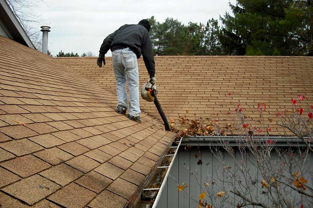 Gutter Cleaning in Roof Maintenance