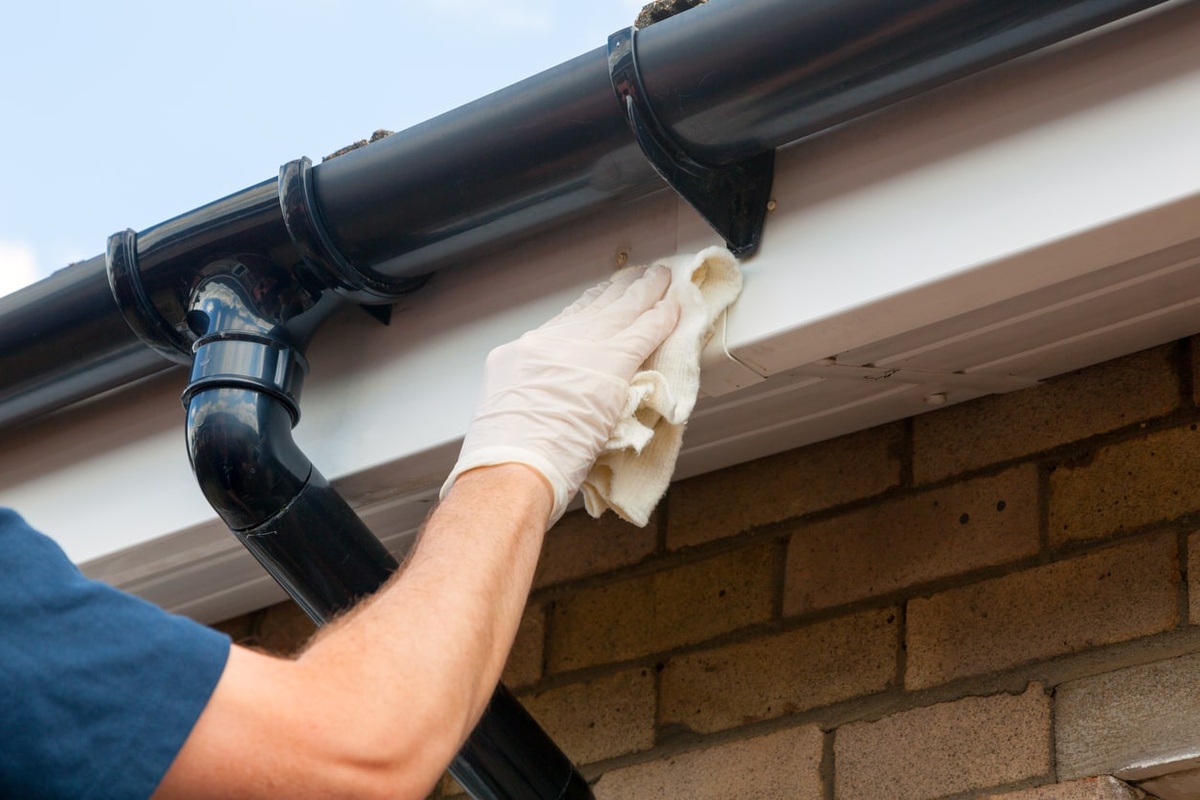 Installing Seamless Gutters